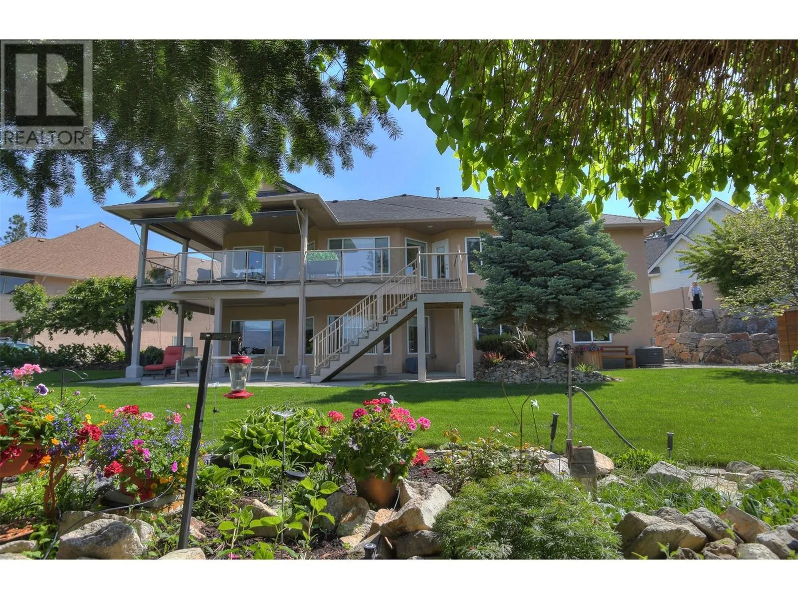 2072 Lillooet Court