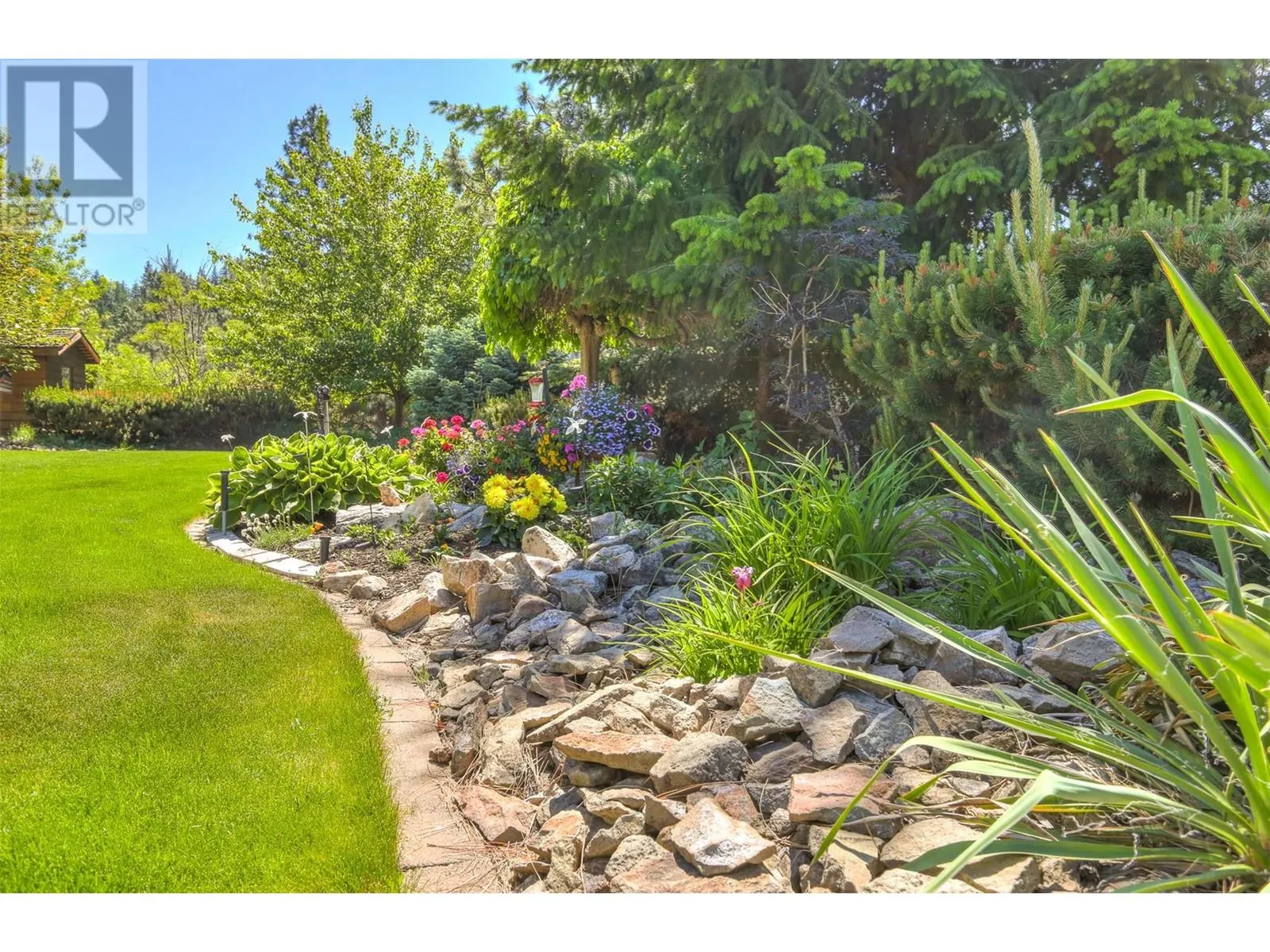 2072 Lillooet Court