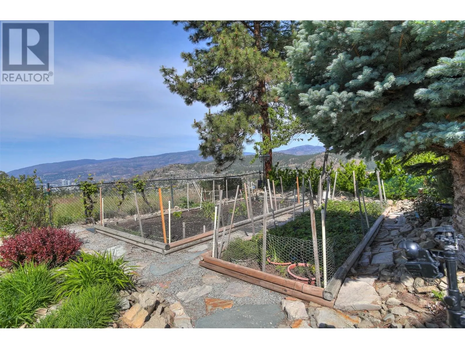 2072 Lillooet Court