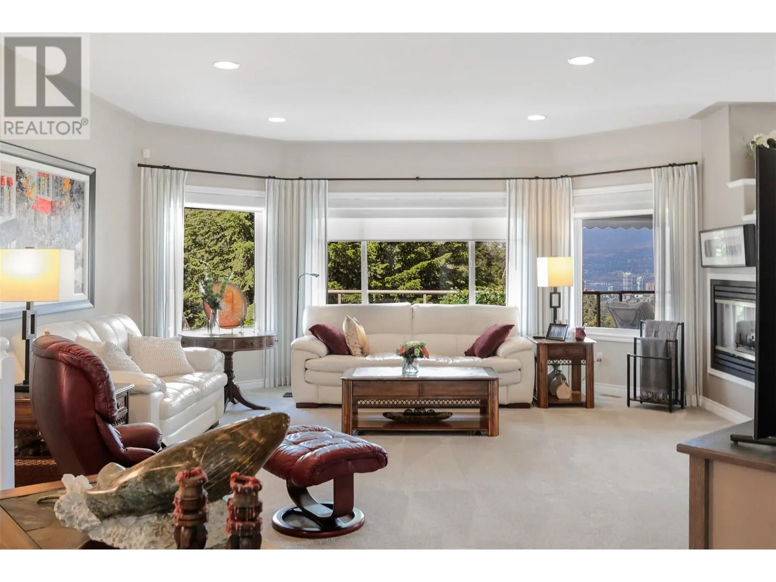 2072 Lillooet Court