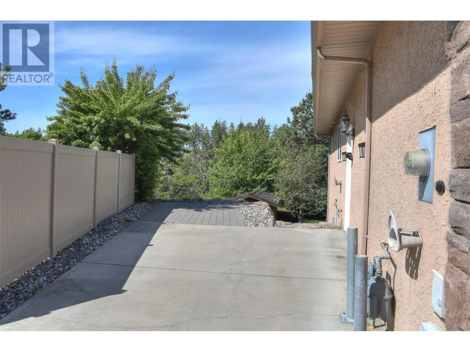 2072 Lillooet Court