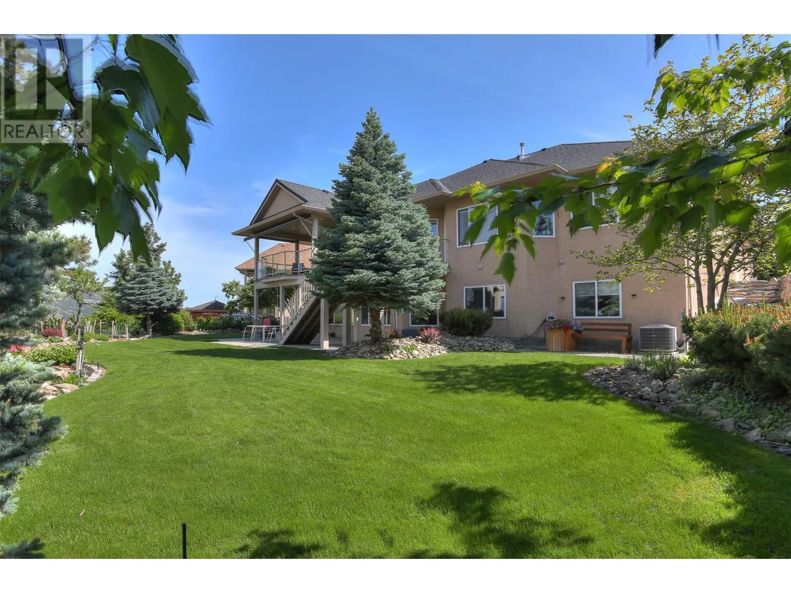 2072 Lillooet Court