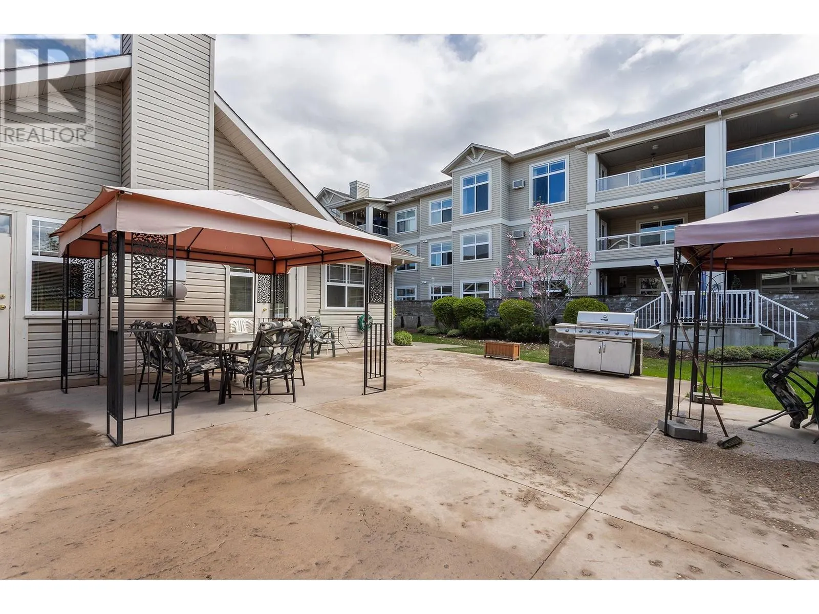 555 Houghton Road Unit# 307