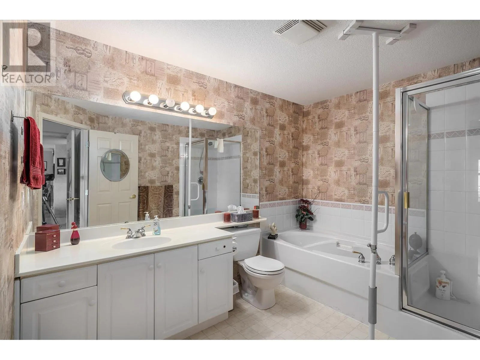 555 Houghton Road Unit# 307
