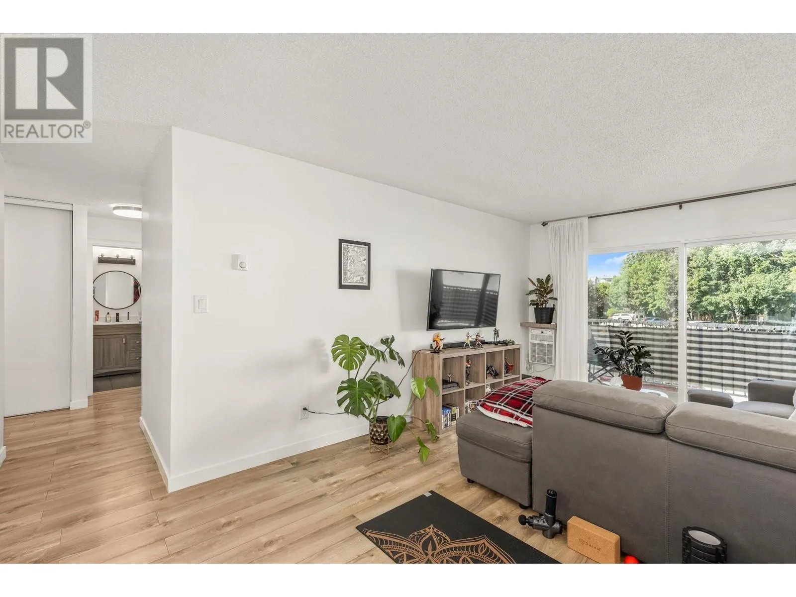 395 Franklyn Road Unit# 304