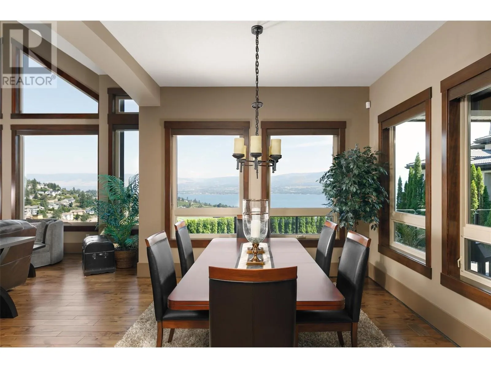 1528 Vineyard Drive