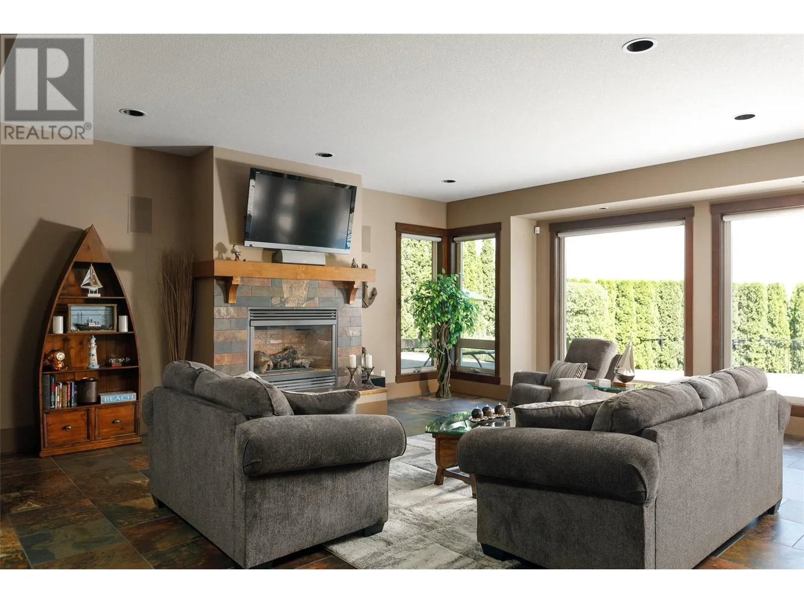 1528 Vineyard Drive