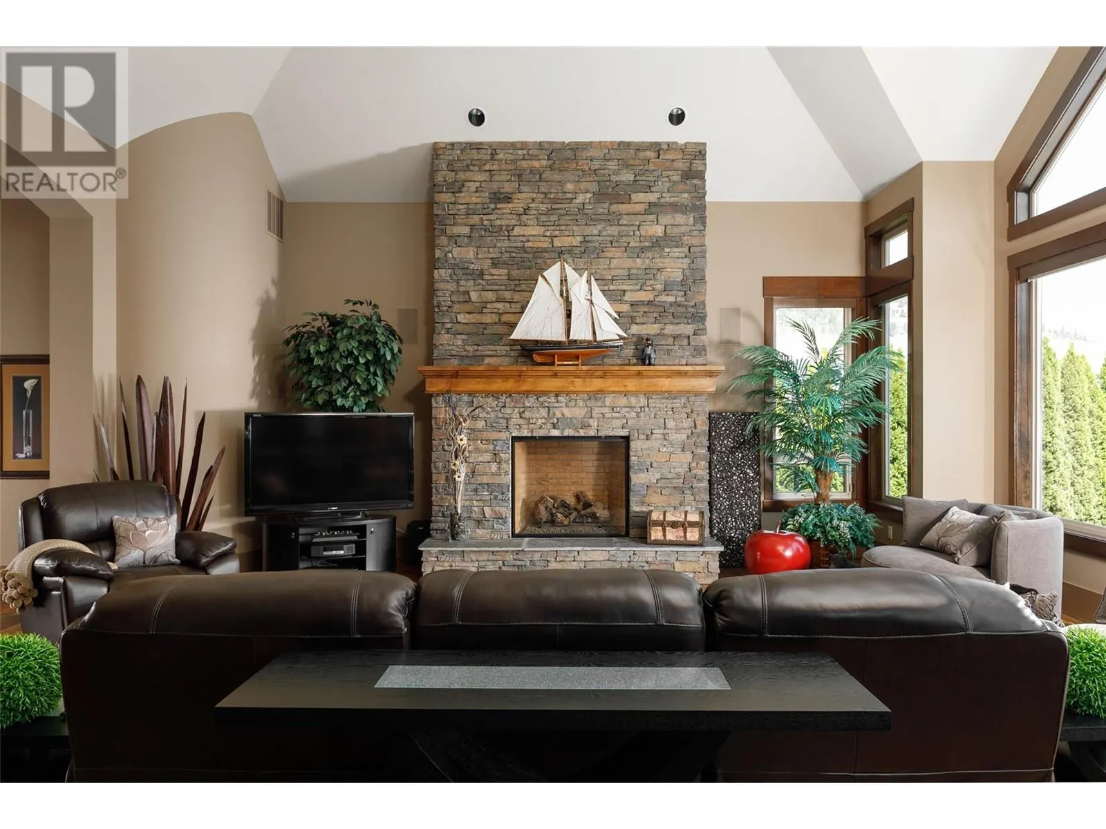 1528 Vineyard Drive