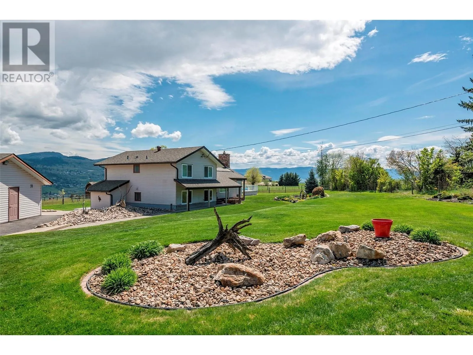186 Stepping Stones Crescent