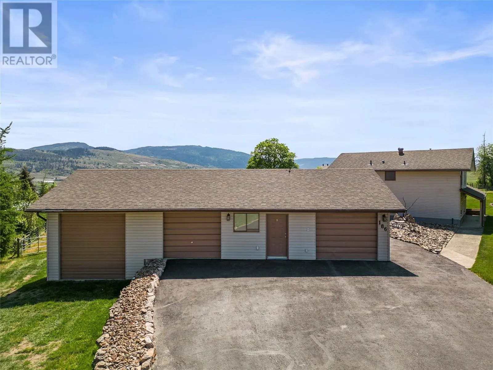 186 Stepping Stones Crescent