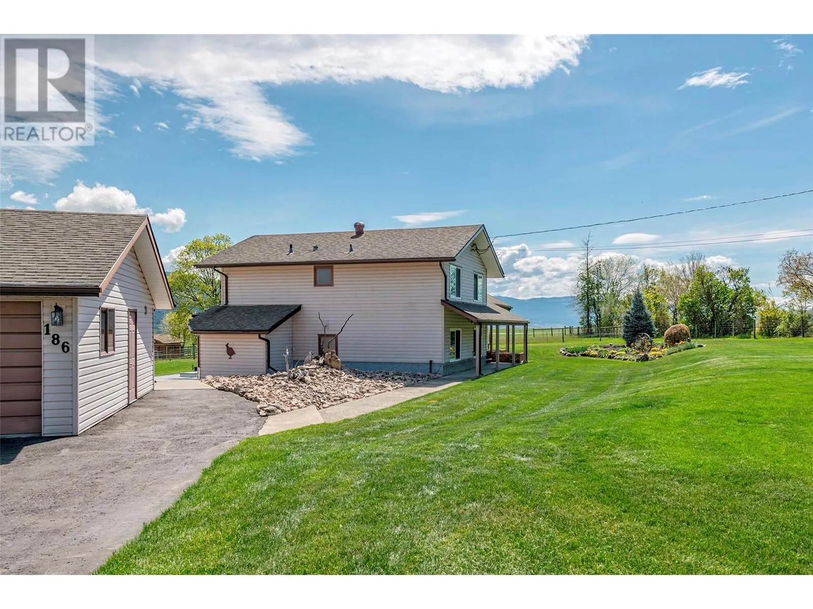 186 Stepping Stones Crescent
