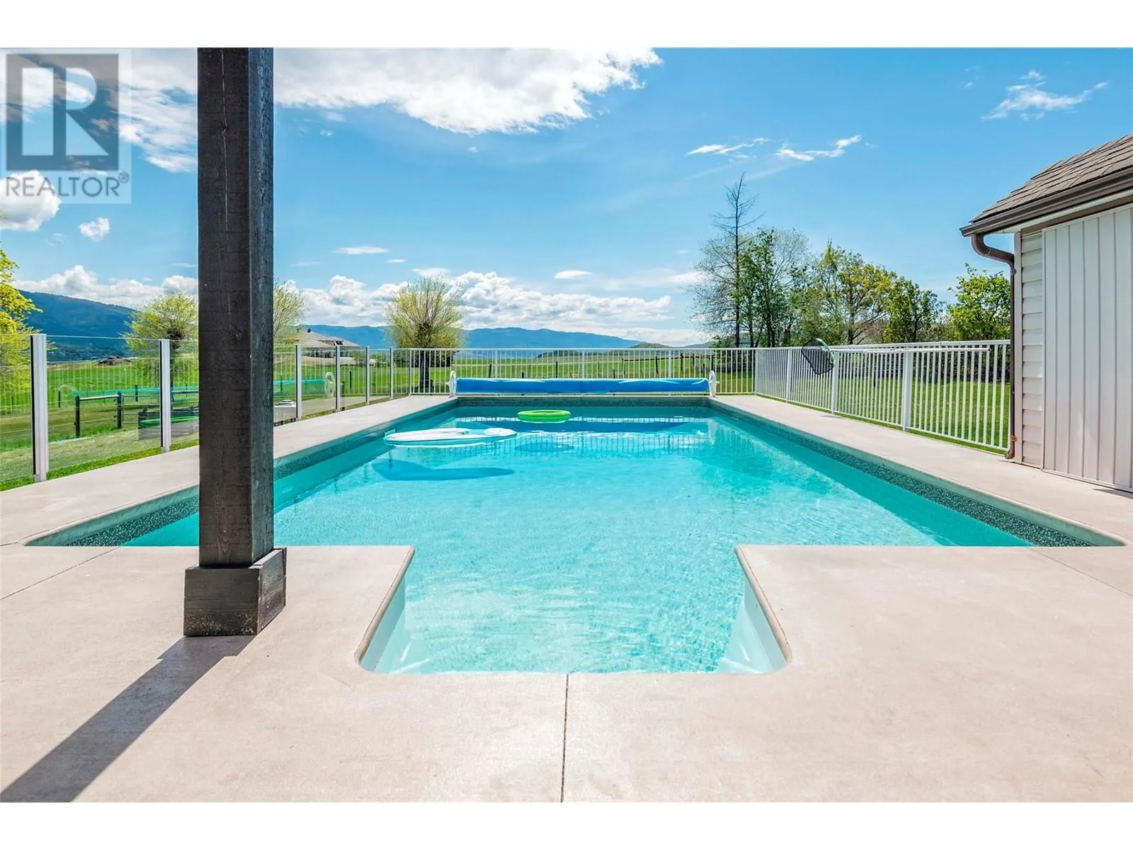 186 Stepping Stones Crescent