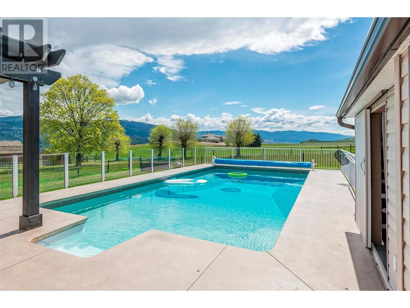 186 Stepping Stones Crescent