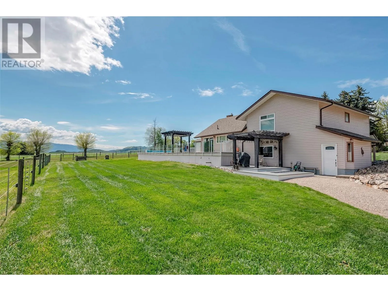 186 Stepping Stones Crescent