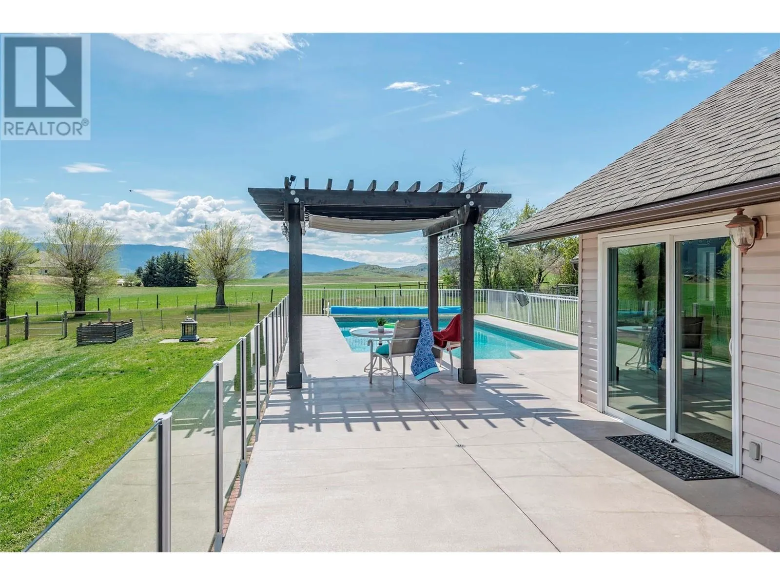 186 Stepping Stones Crescent