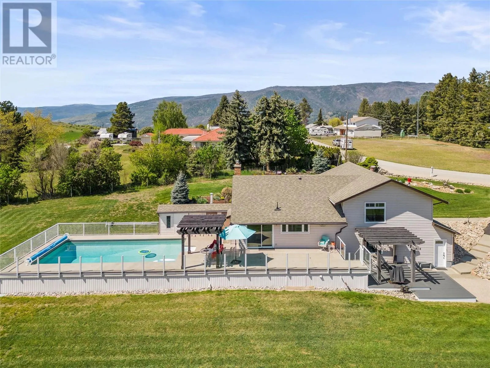 186 Stepping Stones Crescent