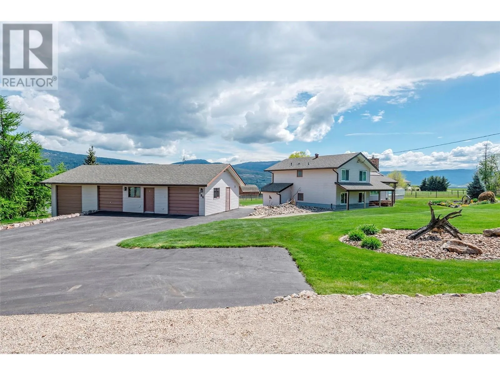 186 Stepping Stones Crescent