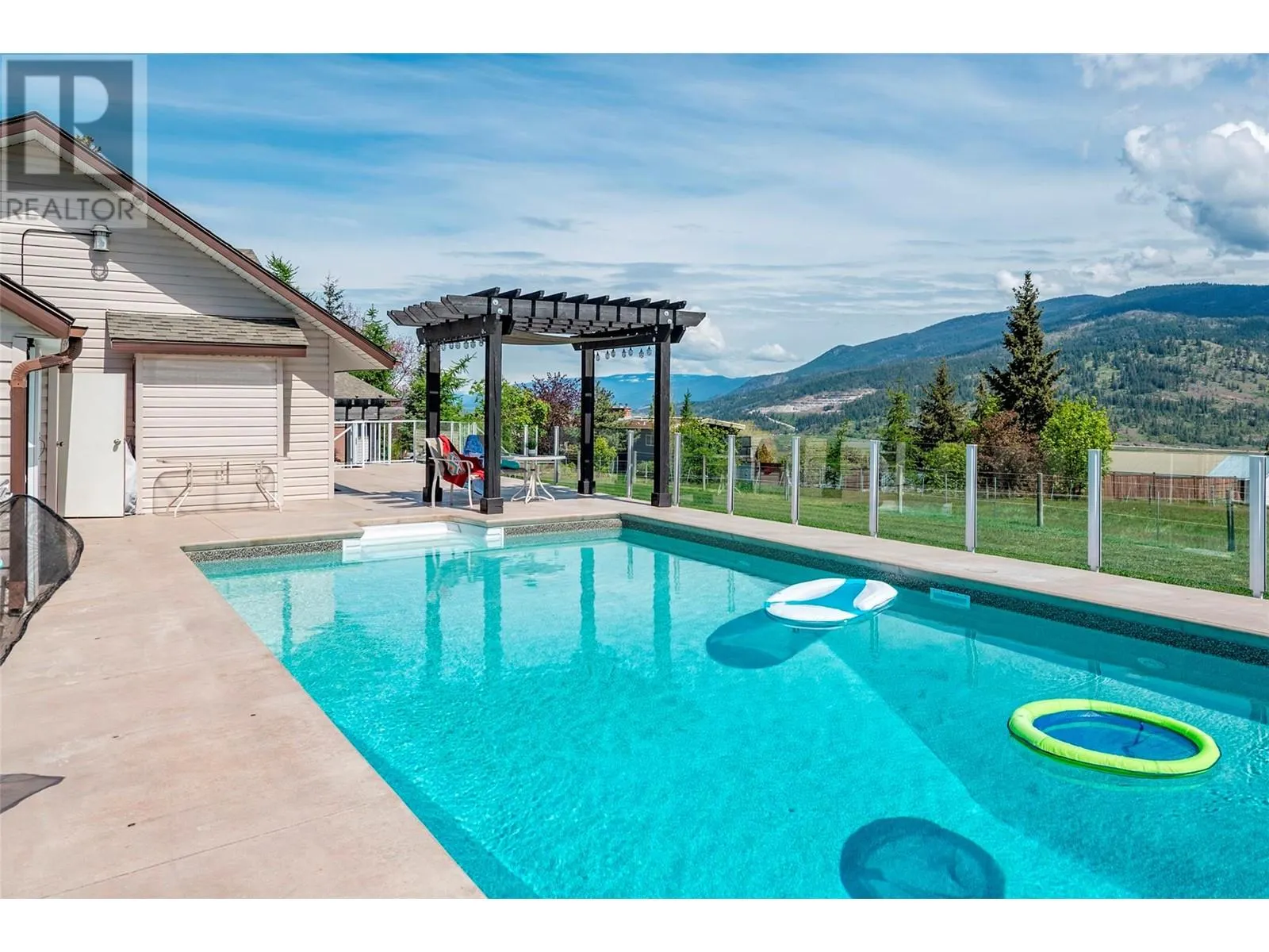 186 Stepping Stones Crescent