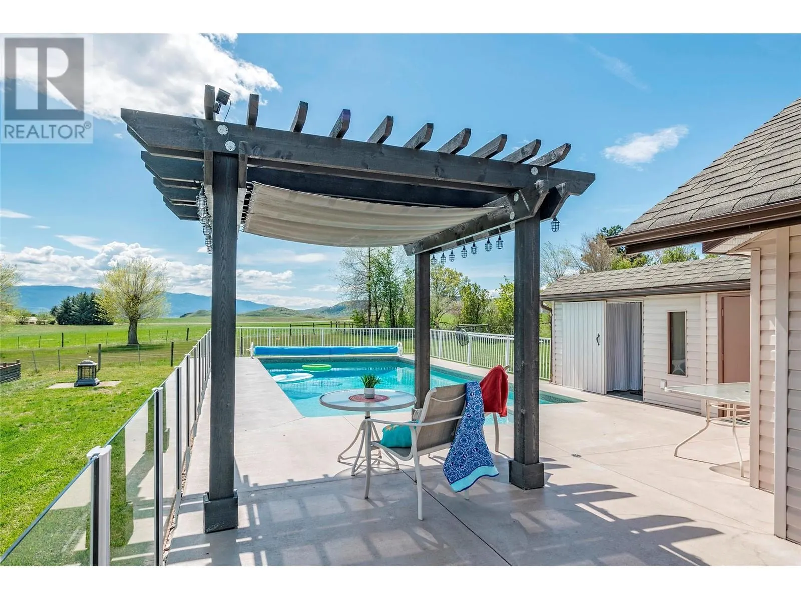 186 Stepping Stones Crescent