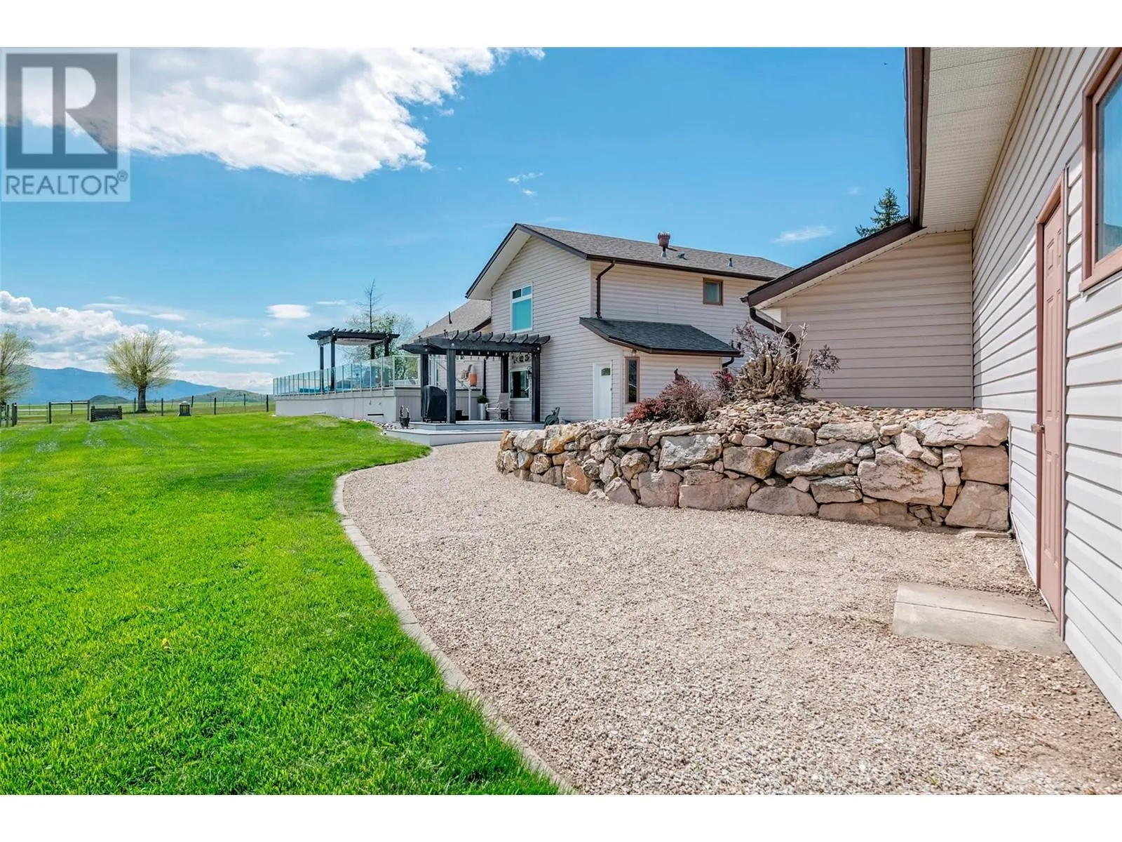 186 Stepping Stones Crescent