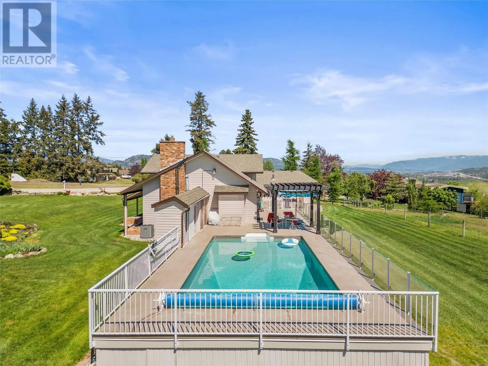 186 Stepping Stones Crescent