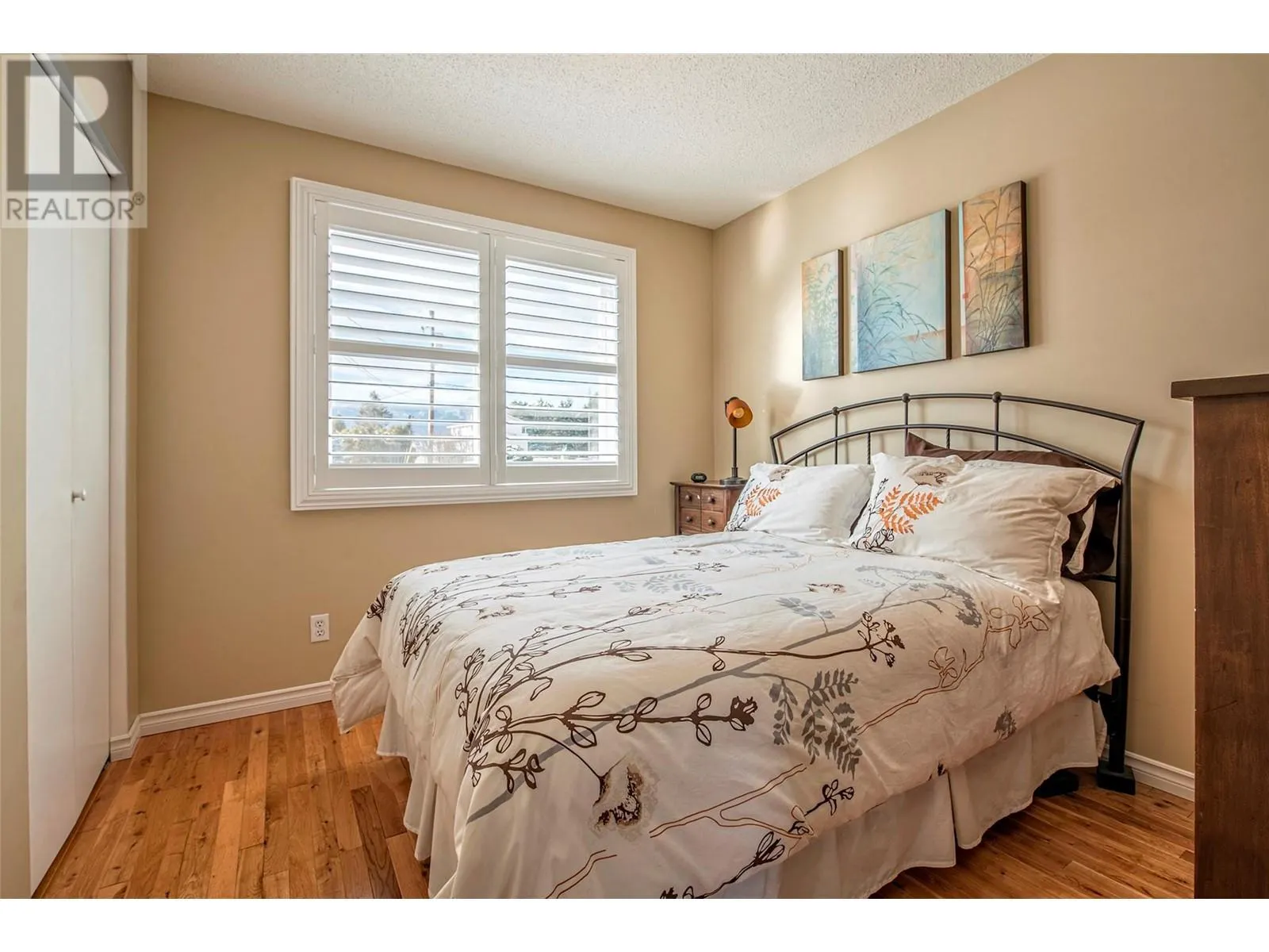 186 Stepping Stones Crescent
