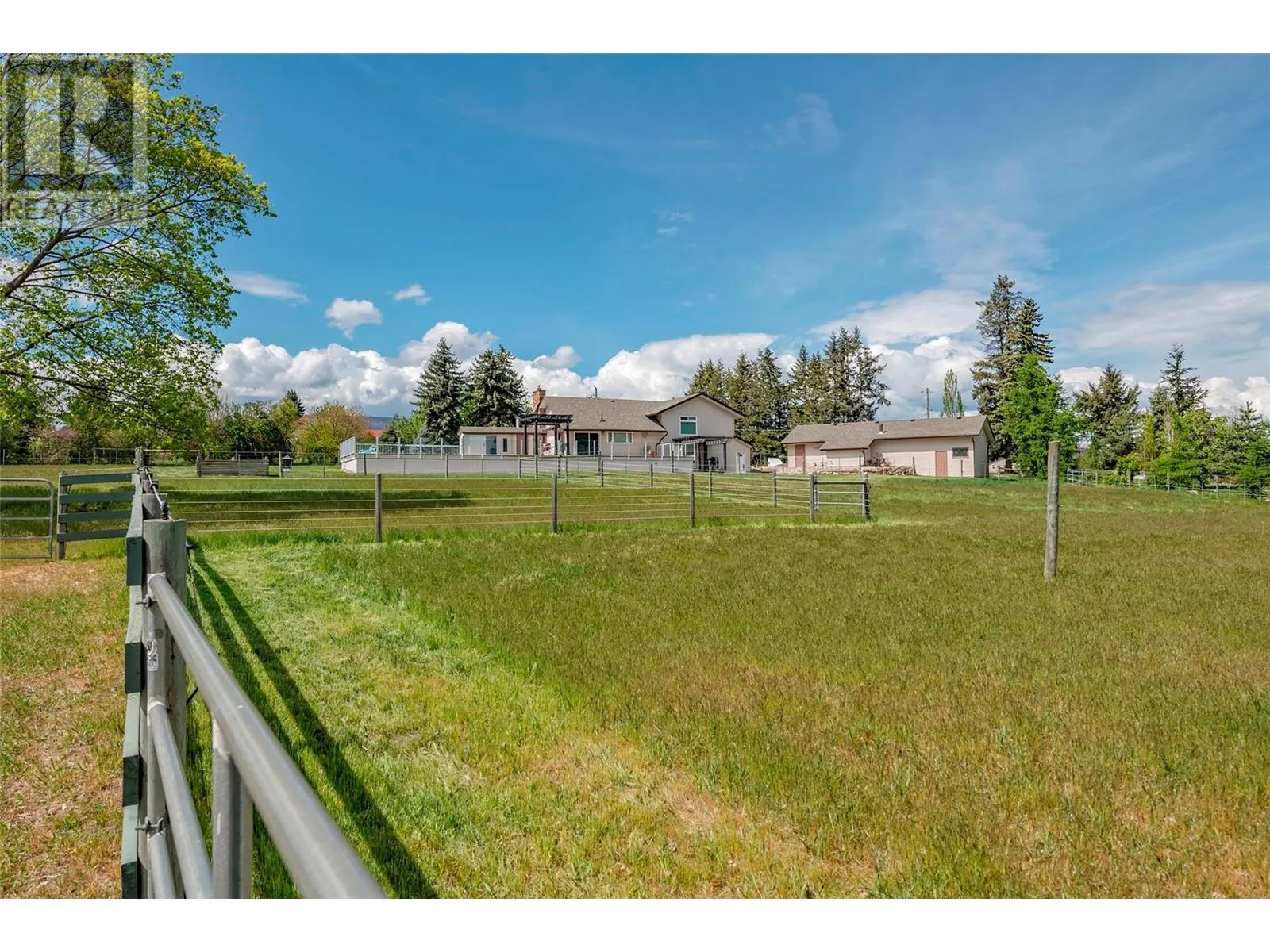 186 Stepping Stones Crescent