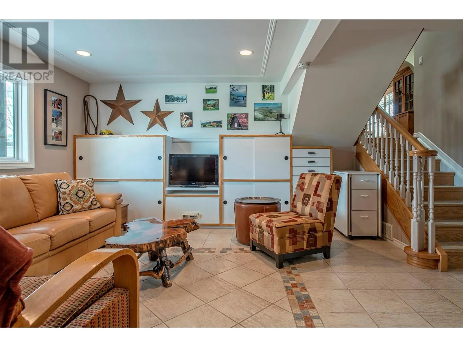186 Stepping Stones Crescent
