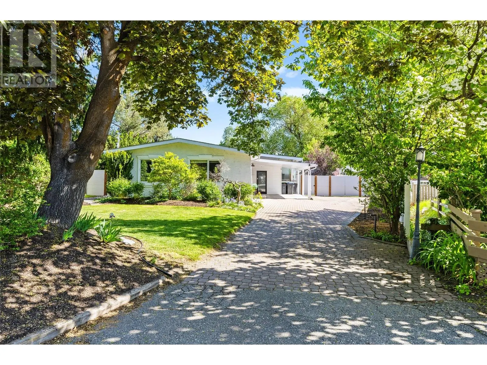 624 Armour Crescent
