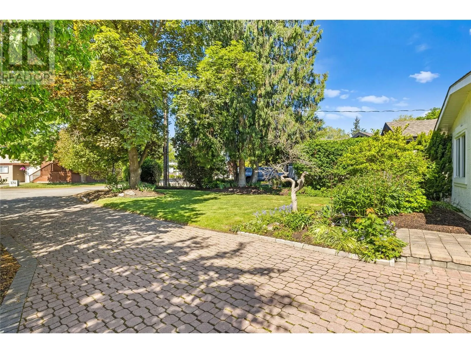 624 Armour Crescent
