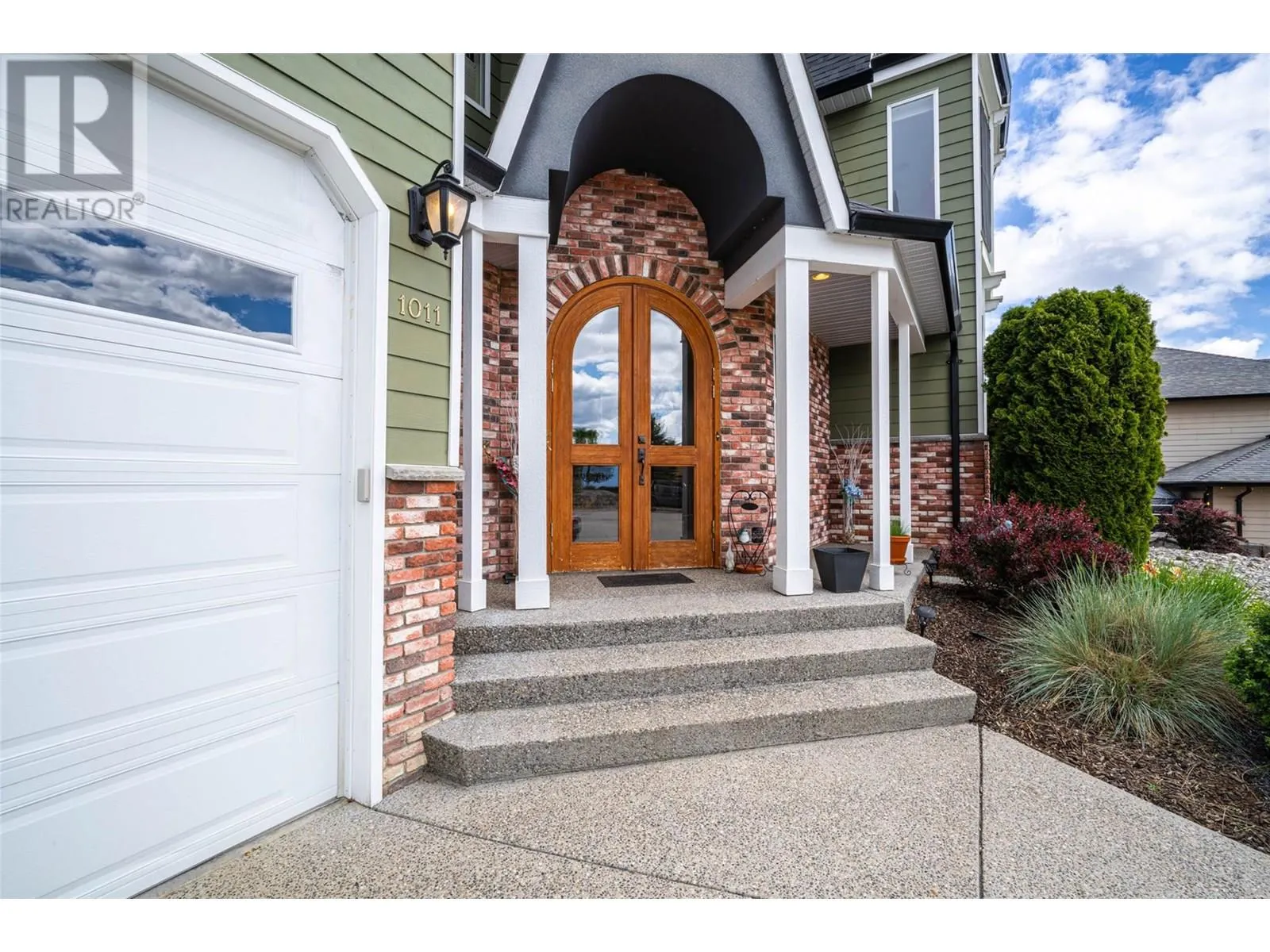 1011 Foothills Court