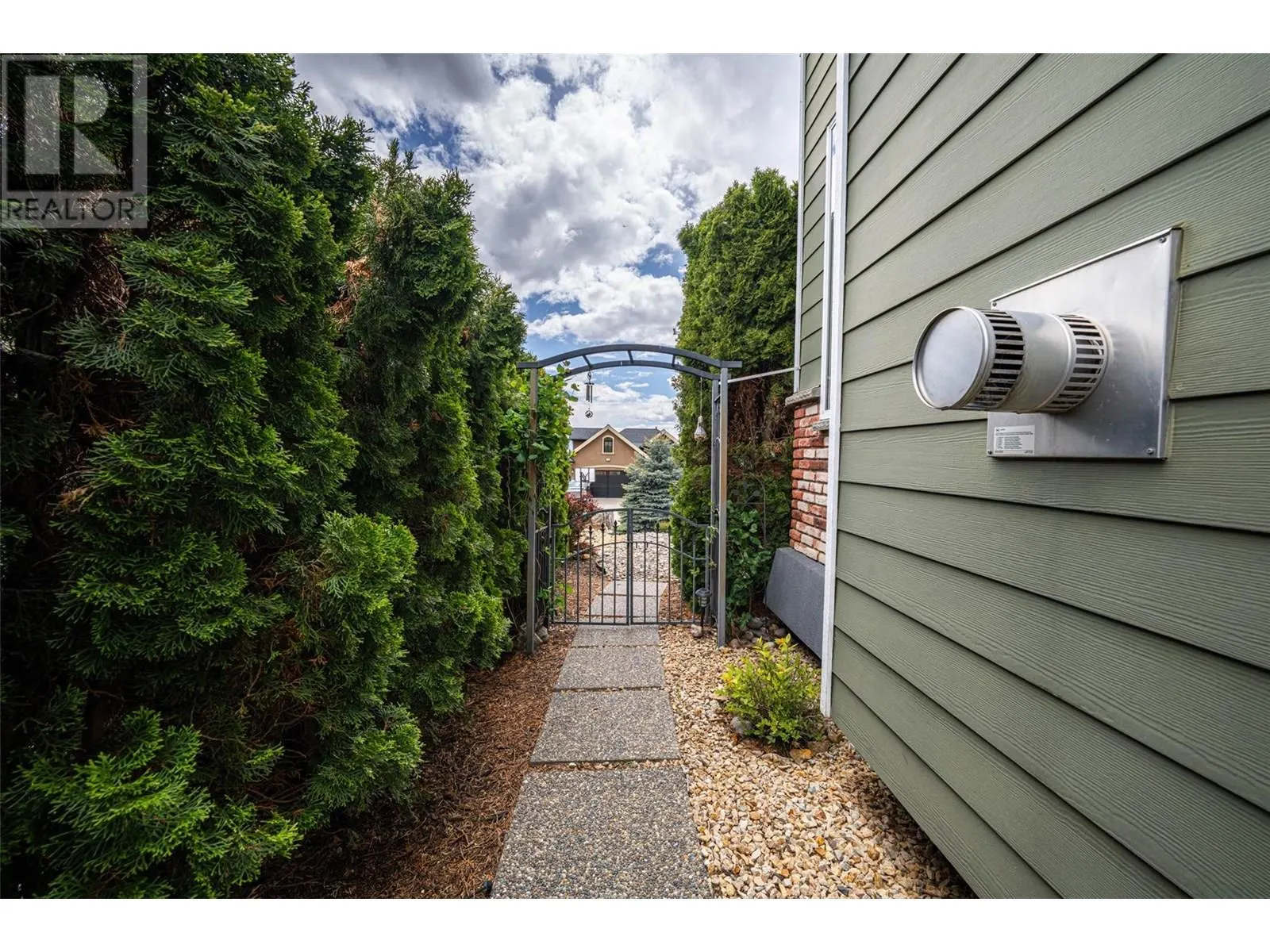 1011 Foothills Court