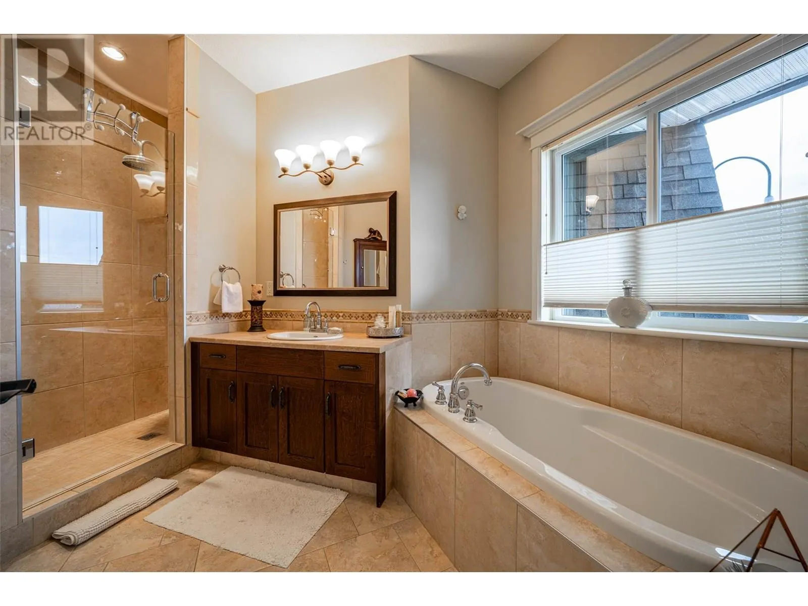1011 Foothills Court