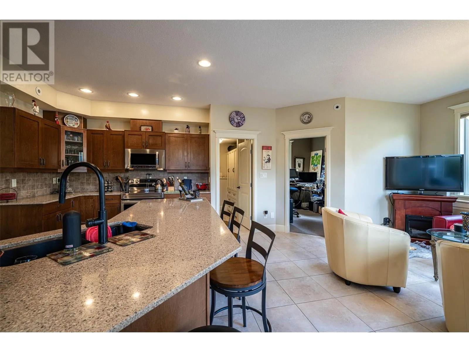 1011 Foothills Court