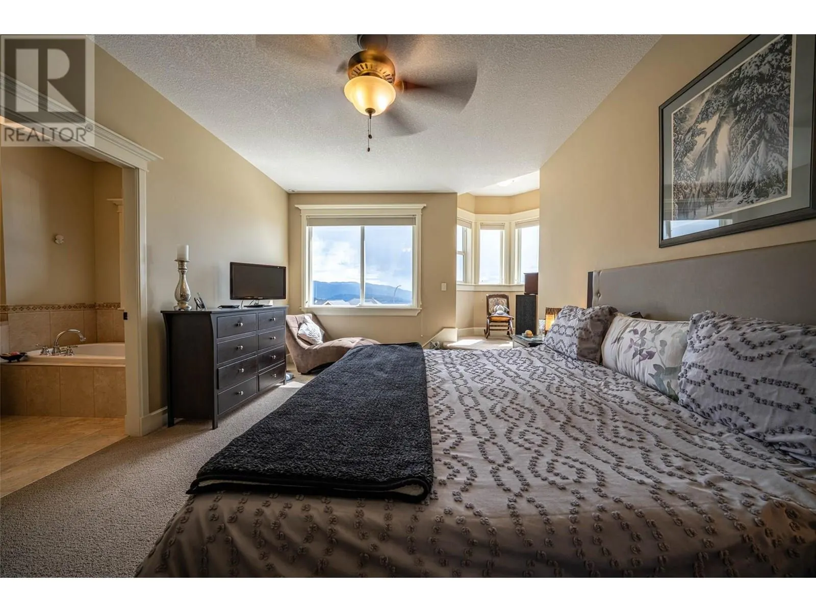 1011 Foothills Court