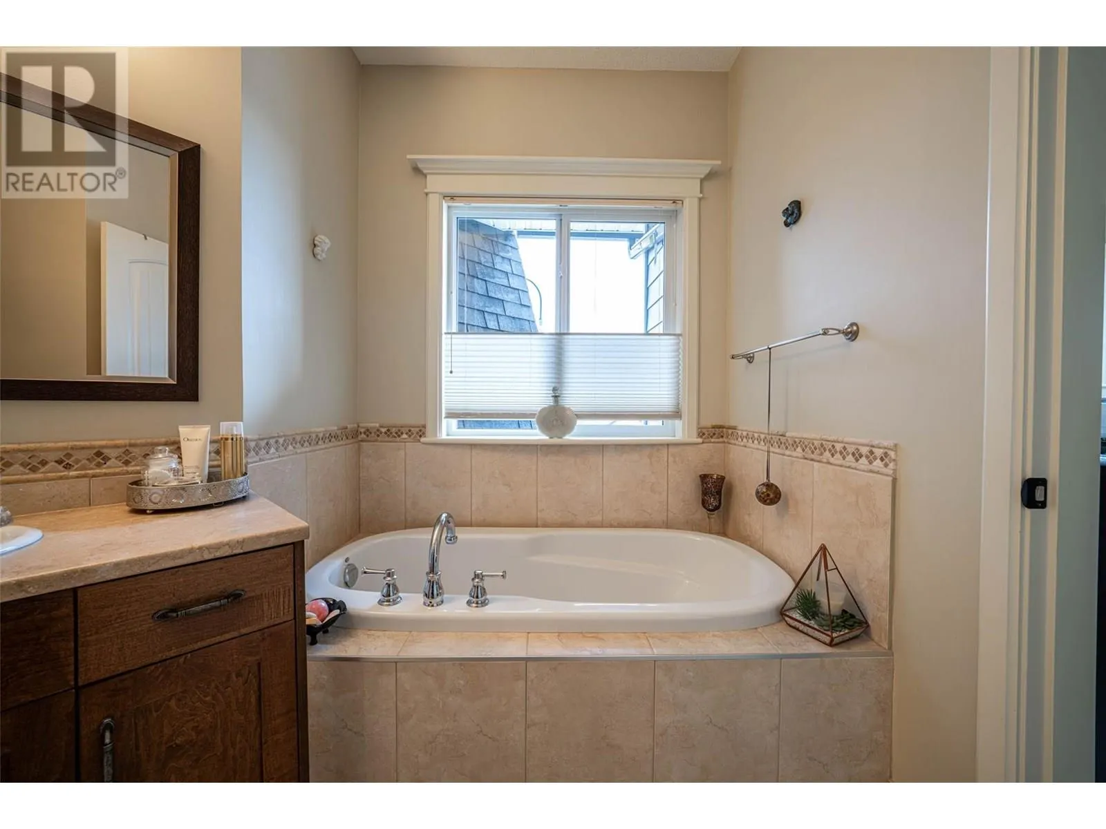 1011 Foothills Court