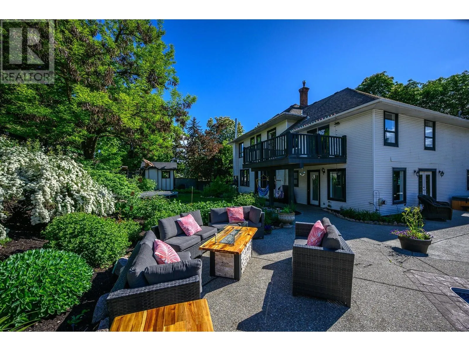 1805 32 Avenue