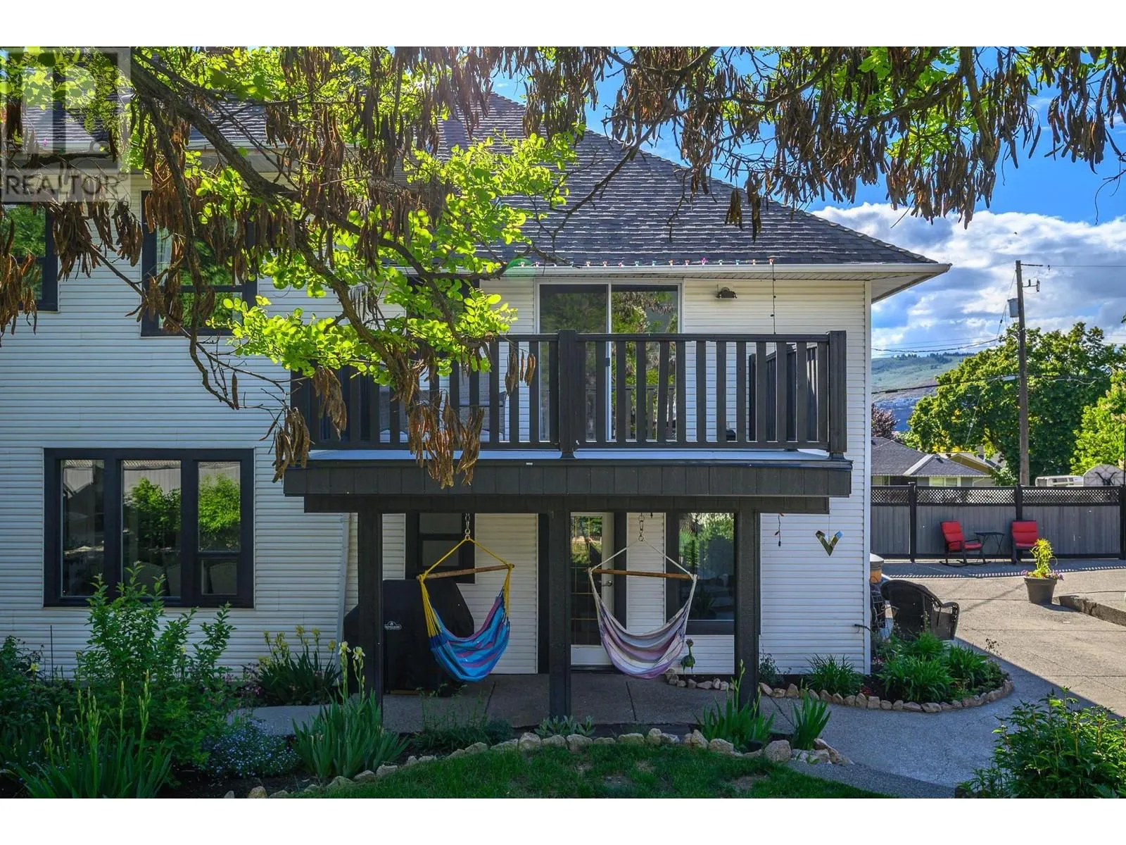 1805 32 Avenue