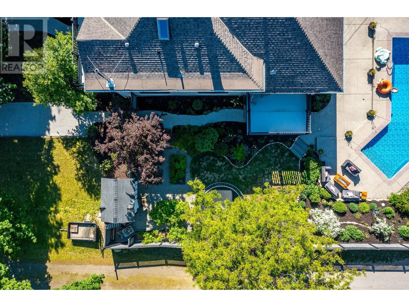 1805 32 Avenue