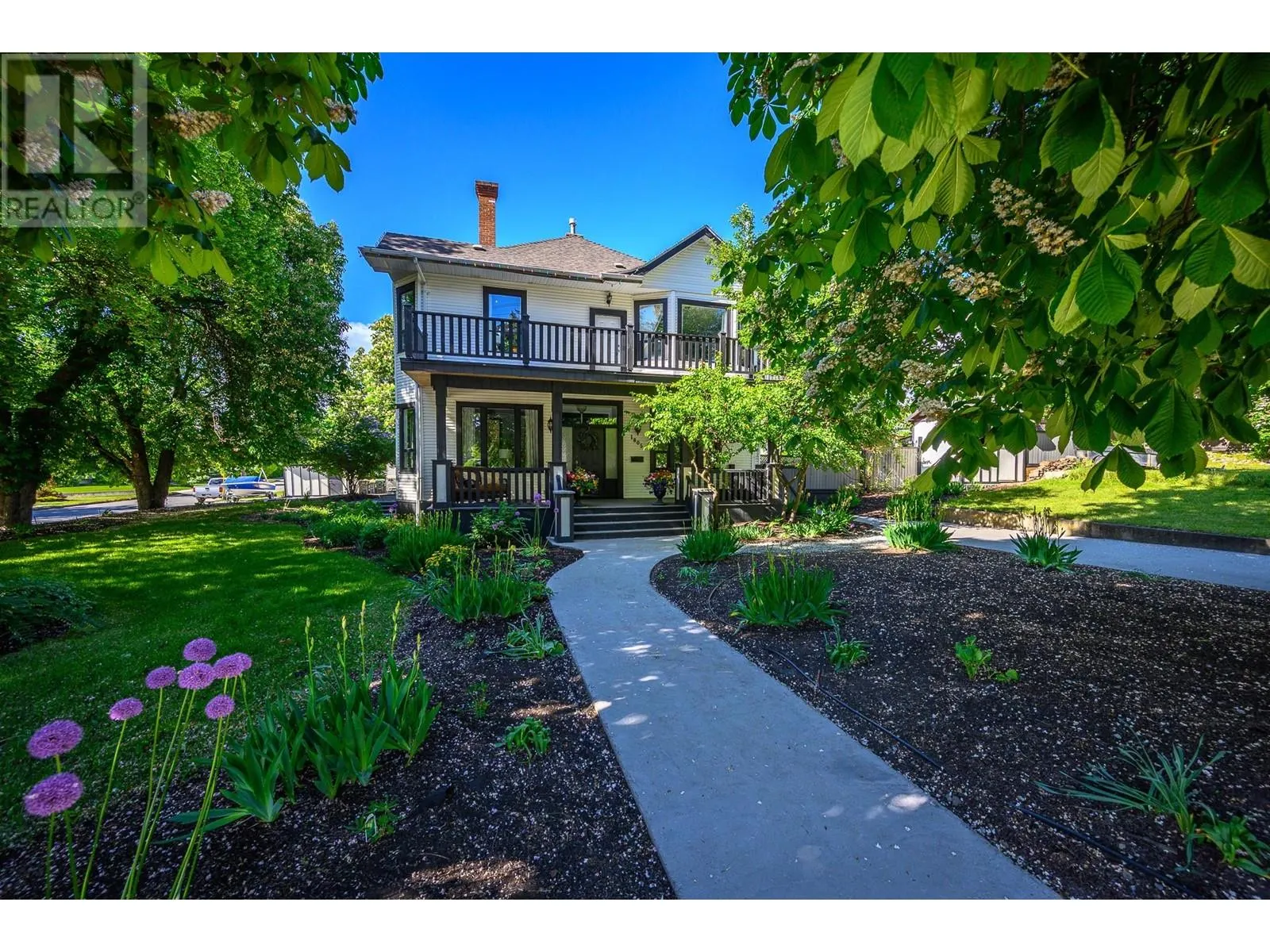 1805 32 Avenue