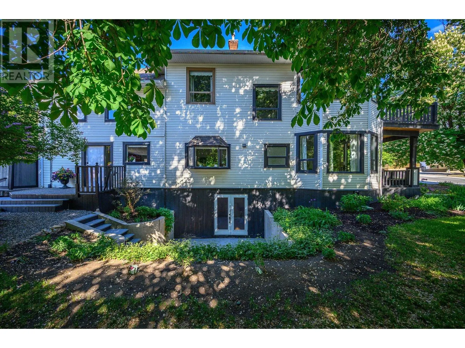 1805 32 Avenue