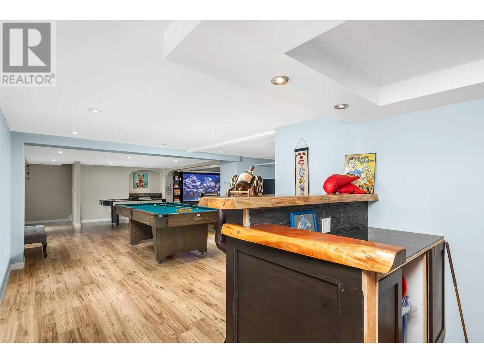 1805 32 Avenue