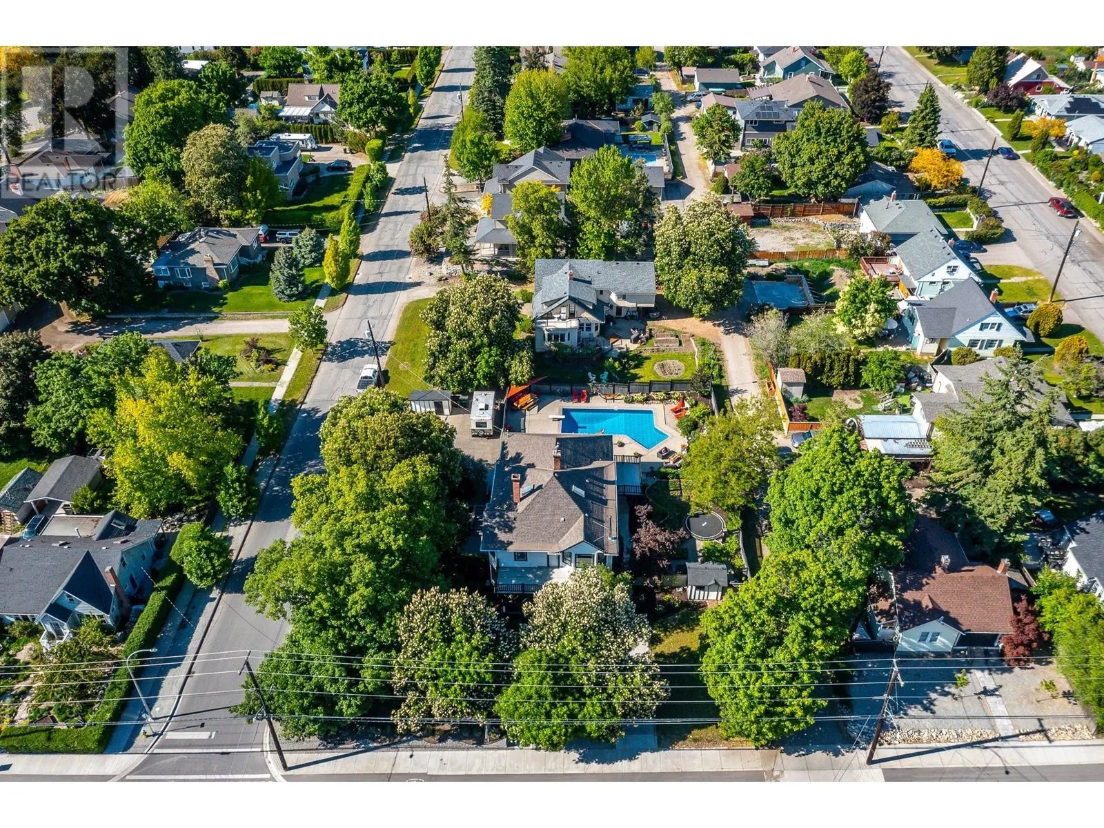 1805 32 Avenue
