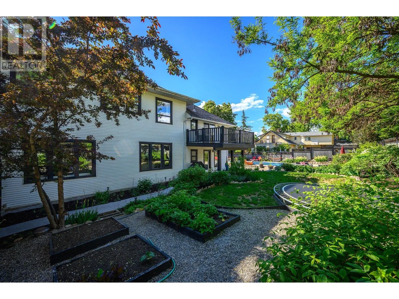 1805 32 Avenue