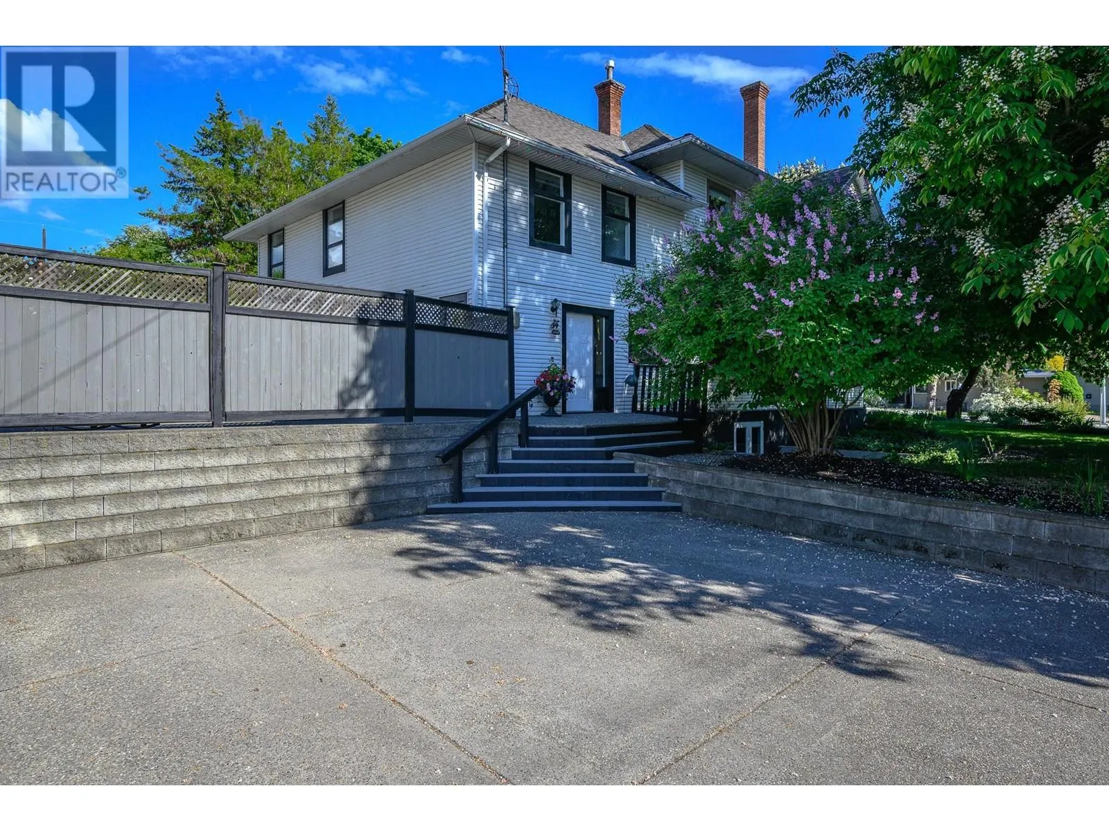 1805 32 Avenue