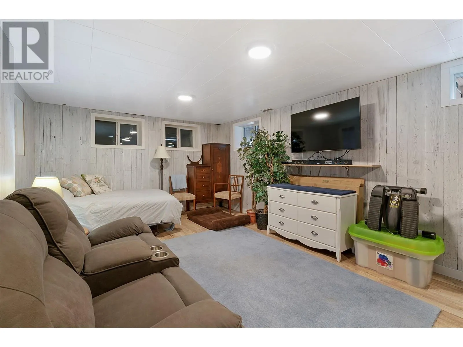 7281 Fintry Delta Road