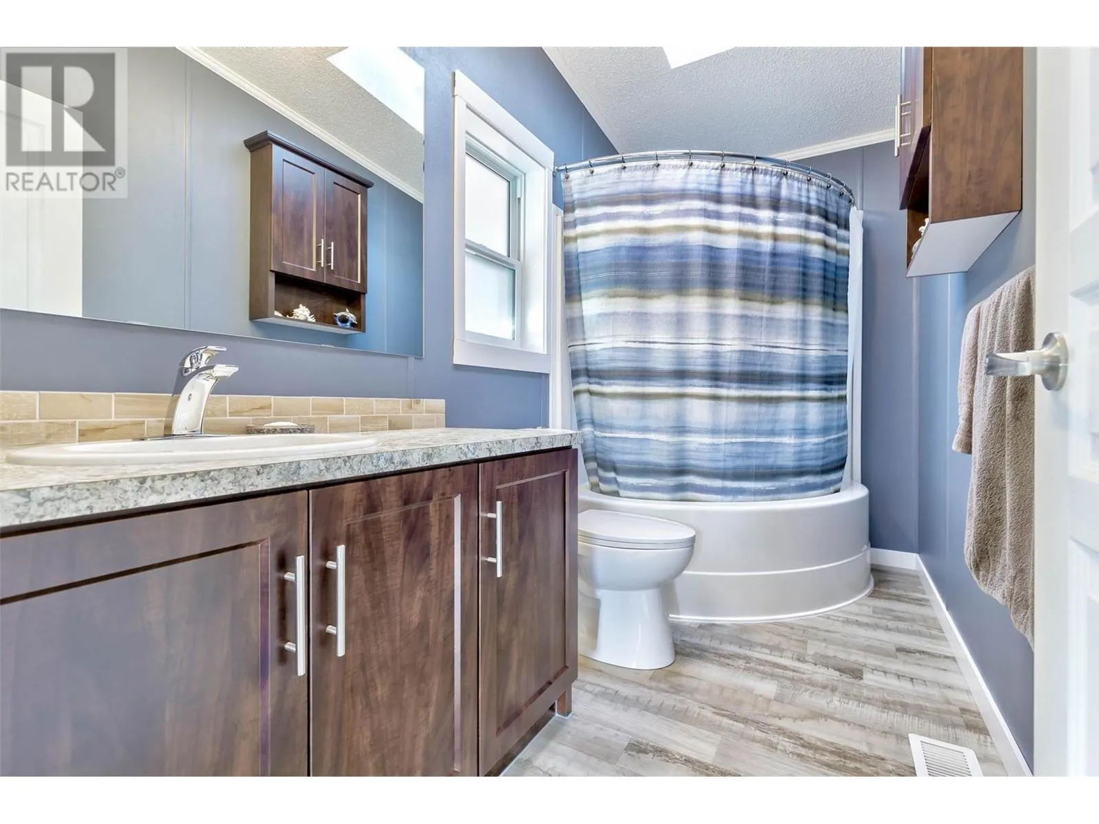 5155 Chute Lake Road Unit# 103