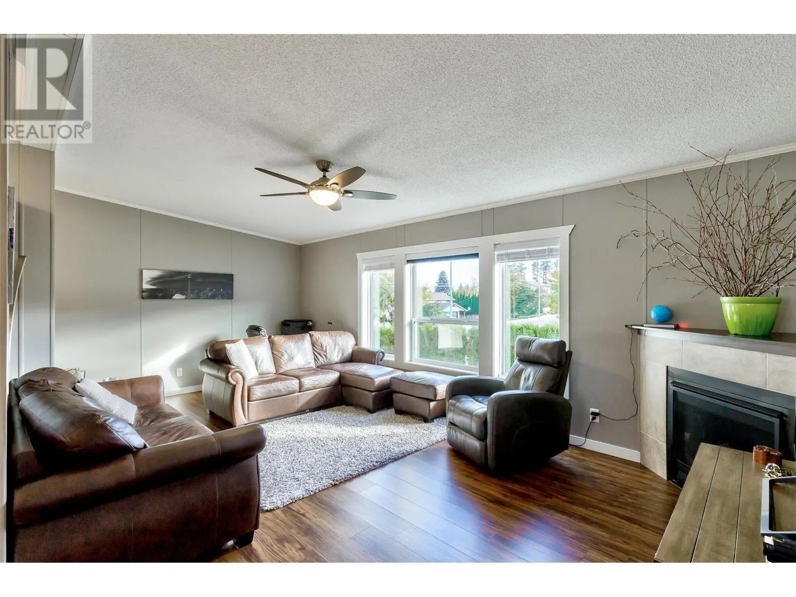 5155 Chute Lake Road Unit# 103