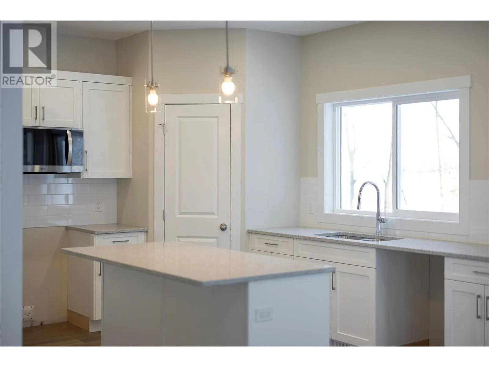 806 Cliff Avenue Unit# 102