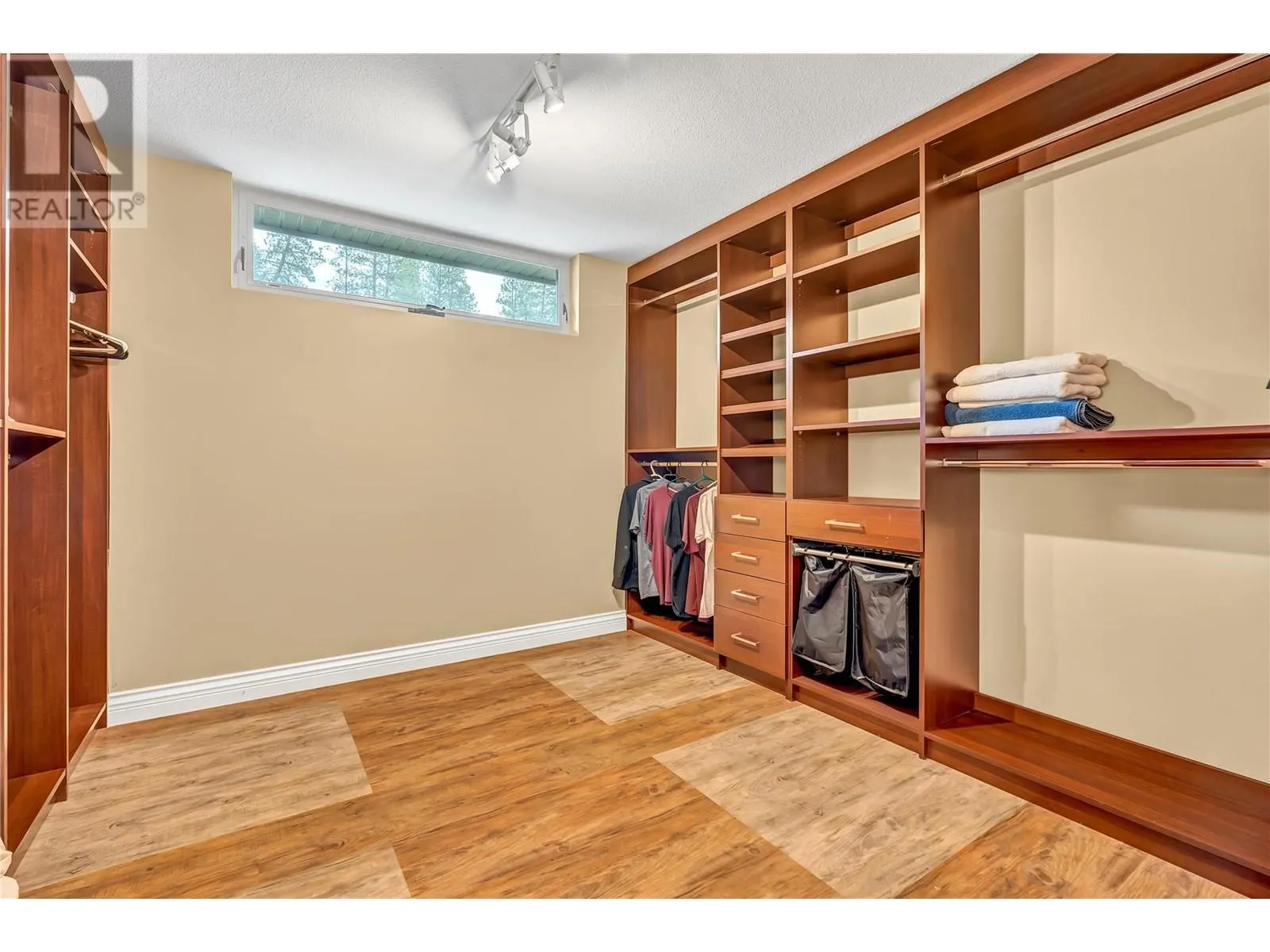 121 Flagstone Rise